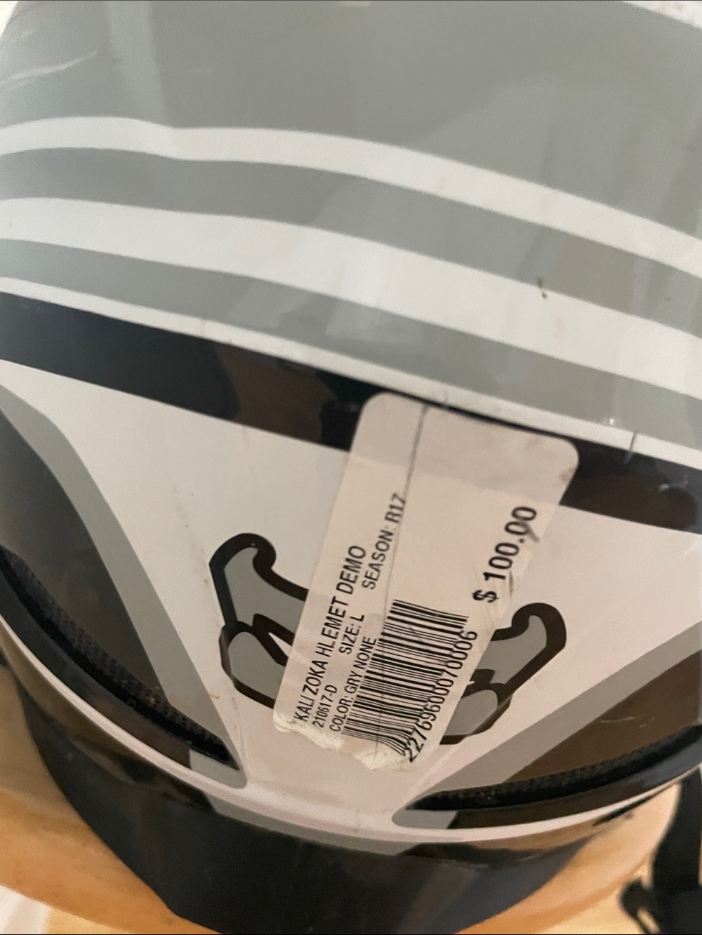 Kali Full-Face Helmet in Black and Gray - Picture 4 of 4